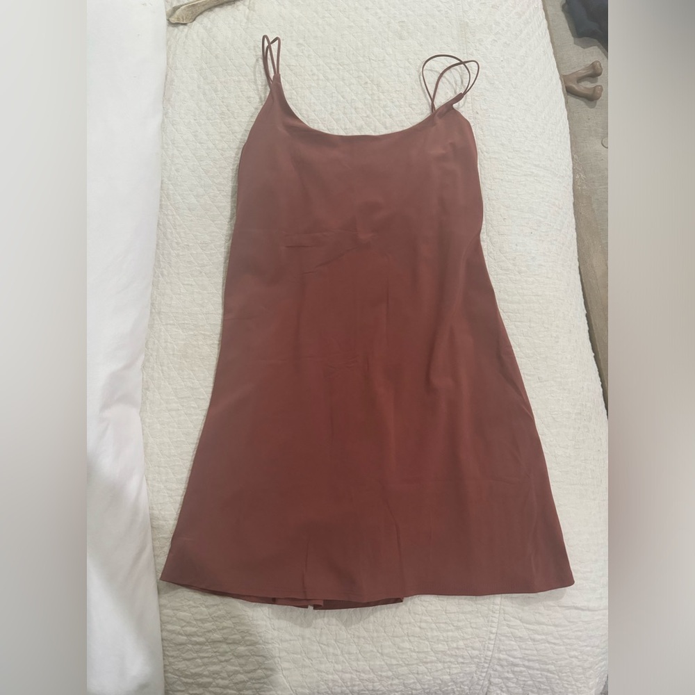 traveler athletic dress size is LT